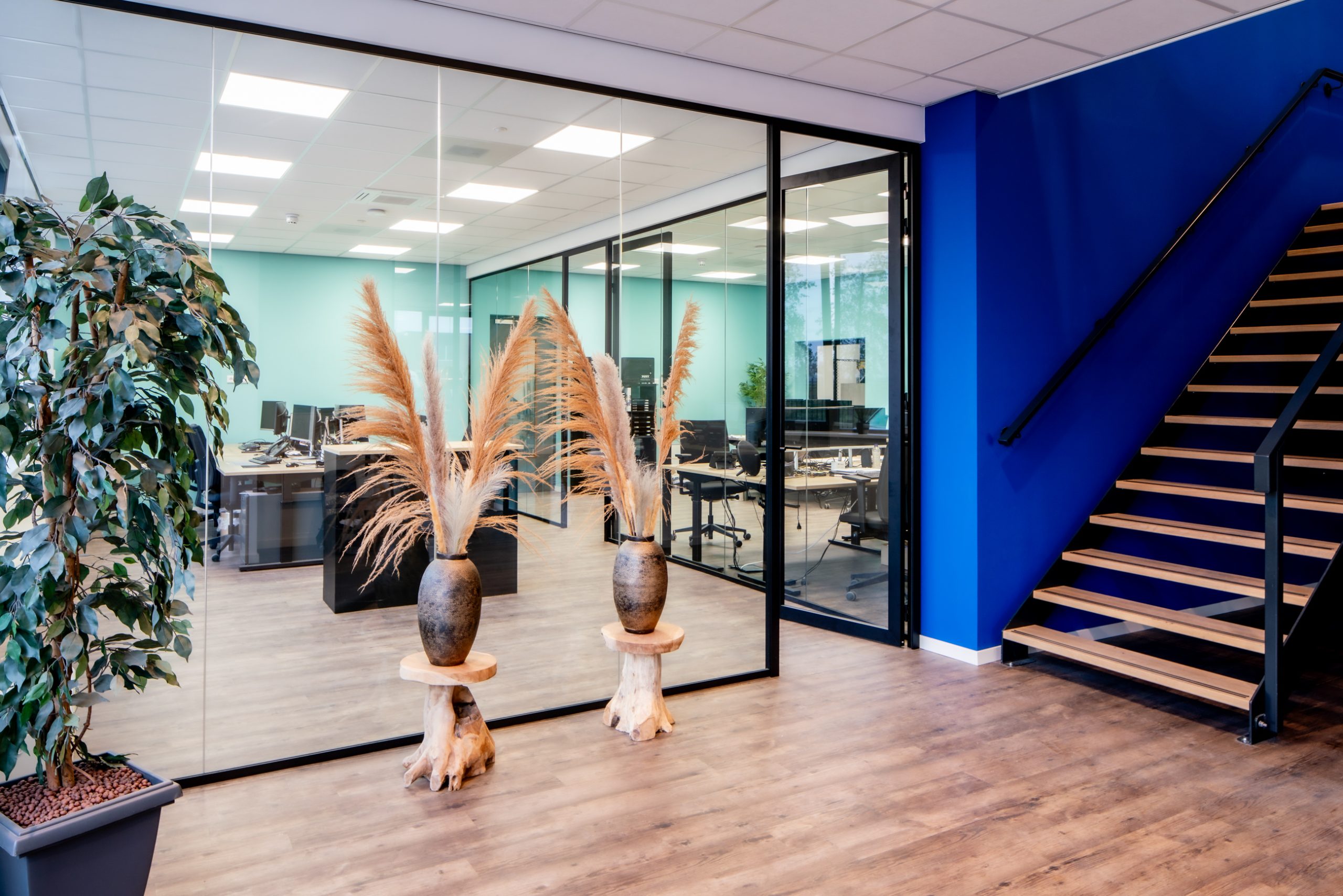 Functionele kantoorinrichting voor Huize Horeca, passend bij hun dynamische horecagroothandel.